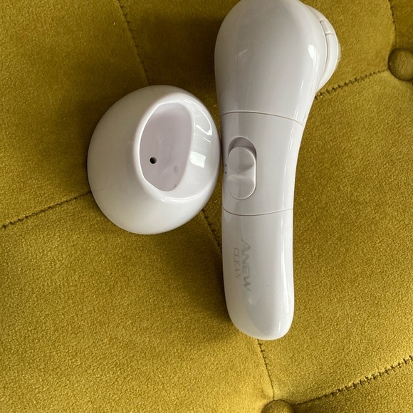 Avon Anew White Facial Cleansing Brush - Picture 3 of 6